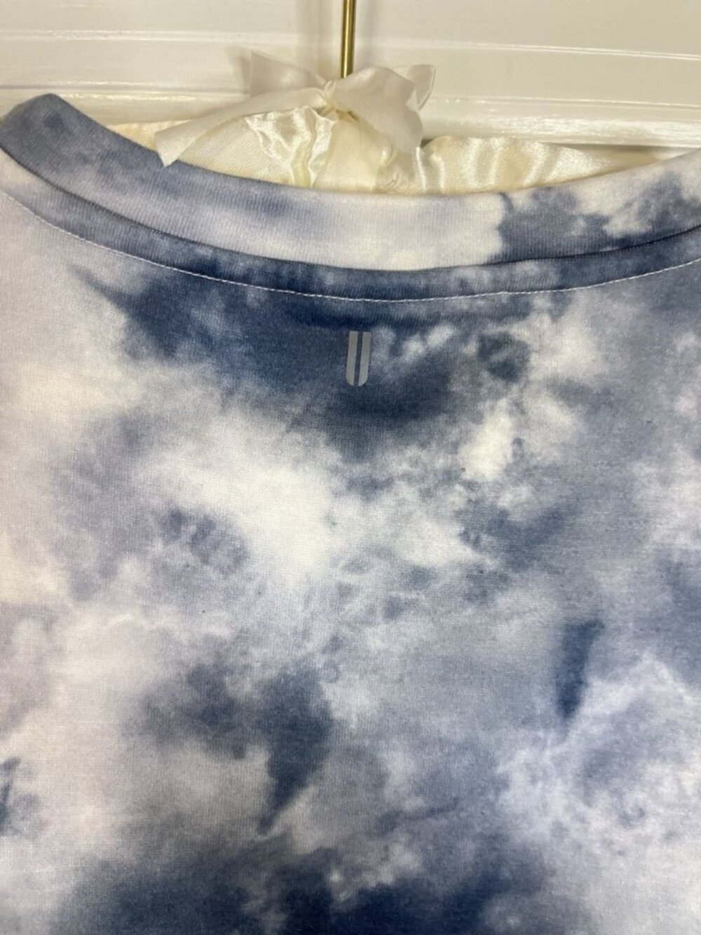 Nobull Women's Blue Tie Dye Crew Neck Sweatshirt Sz L Drop Shoulders Relaxed Log - Picture 5 of 9